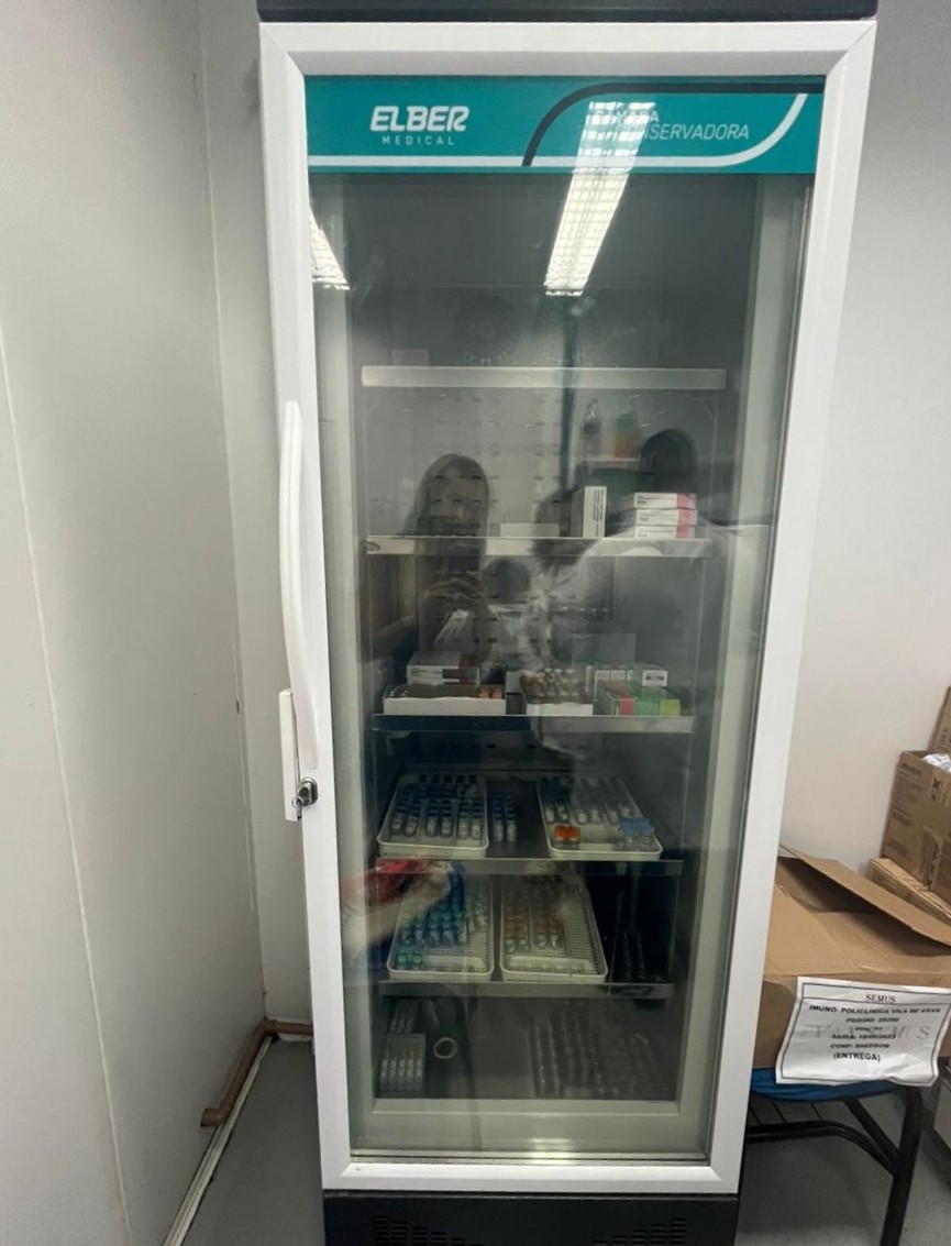 Geladeira de Vacinas